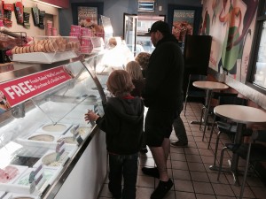 #BaskinRobbins #MothersDay #IceCream #PinkSpoon #ad