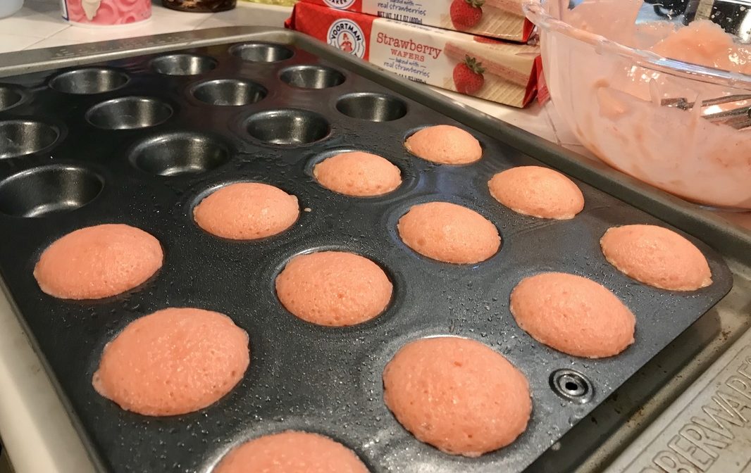 Voortman Strawberry Wafer Birthday Candle Cupcakes #Voortman #strawberry #cupcakes #baking #blogger #blog #food #foodie #recipe #ad