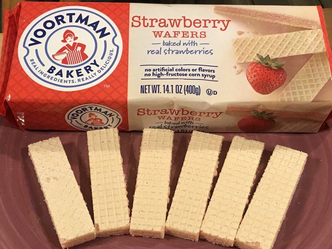 Voortman Strawberry Wafer Birthday Candle Cupcakes #Voortman #strawberry #cupcakes #baking #blogger #blog #food #foodie #recipe #ad