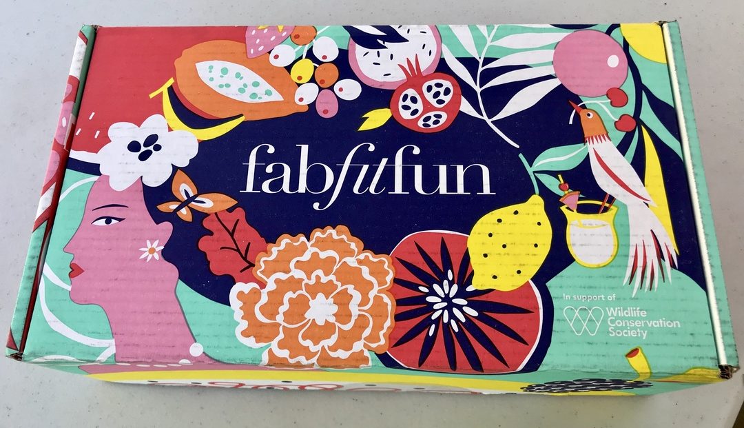 FabFitFun Summer Subscription Box #FabFitFun #subscriptionbox #makeup #beauty #blogger #momlife