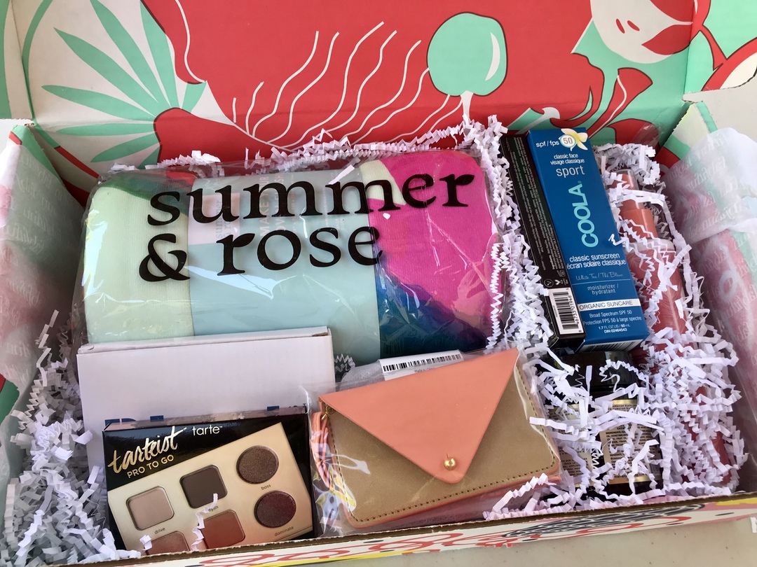 FabFitFun Summer Subscription Box #FabFitFun #subscriptionbox #makeup #beauty #blogger #momlife