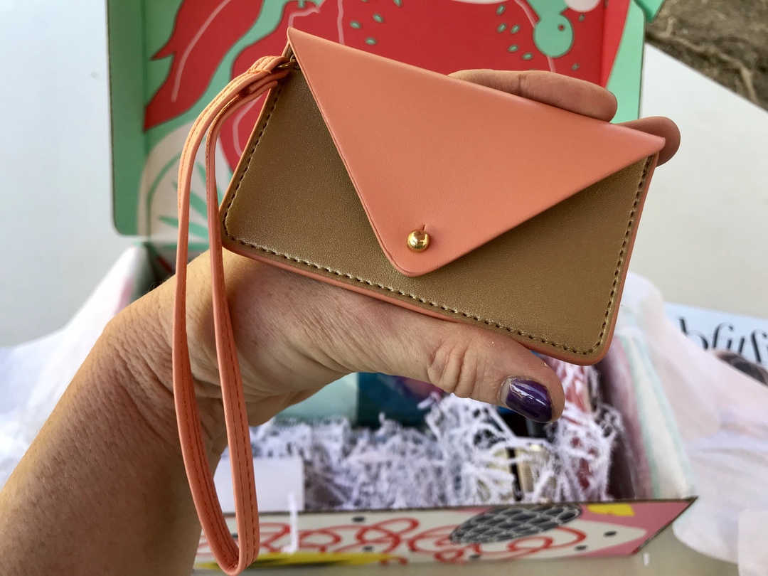 FabFitFun Summer Subscription Box #FabFitFun #subscriptionbox #makeup #beauty #blogger #momlife