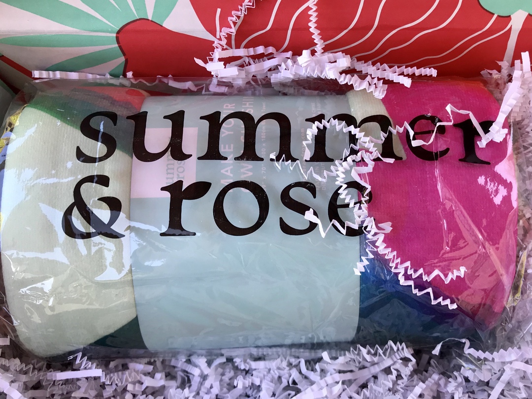 FabFitFun Summer Subscription Box #FabFitFun #subscriptionbox #makeup #beauty #blogger #momlife