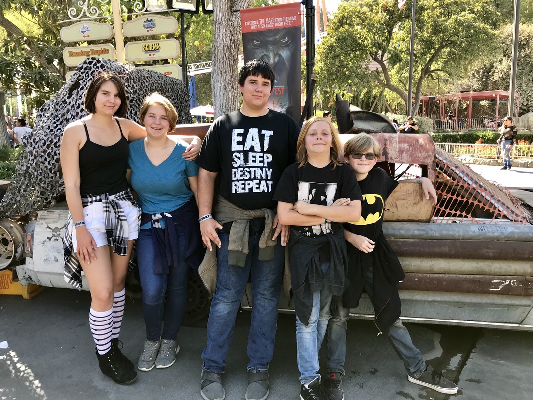 Six Flags Magic Mountain Fright Fest 2018 #FrightFest #MagicMountain #Halloween #park #familyfun #hauntedhouse #travel #familytravel