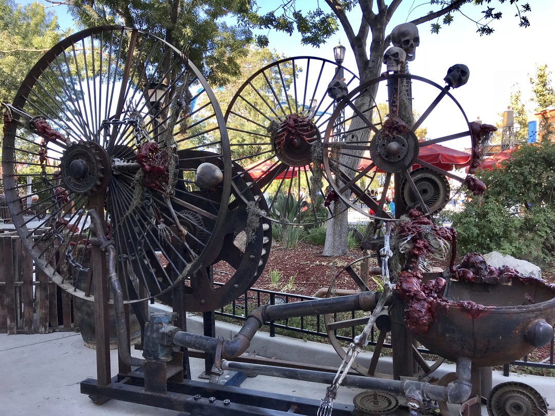 Six Flags Magic Mountain Fright Fest 2018 #FrightFest #MagicMountain #Halloween #park #familyfun #hauntedhouse #travel #familytravel