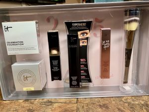 IT Cosmetics IT's Your Top 5 Superstars & More! Holiday Collection #ITCosmetics #holiday #makeup #blogger #ITsyourTSV #ad