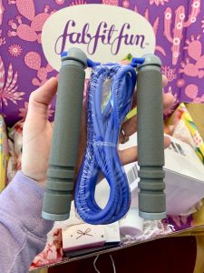 hand holding a jump rope