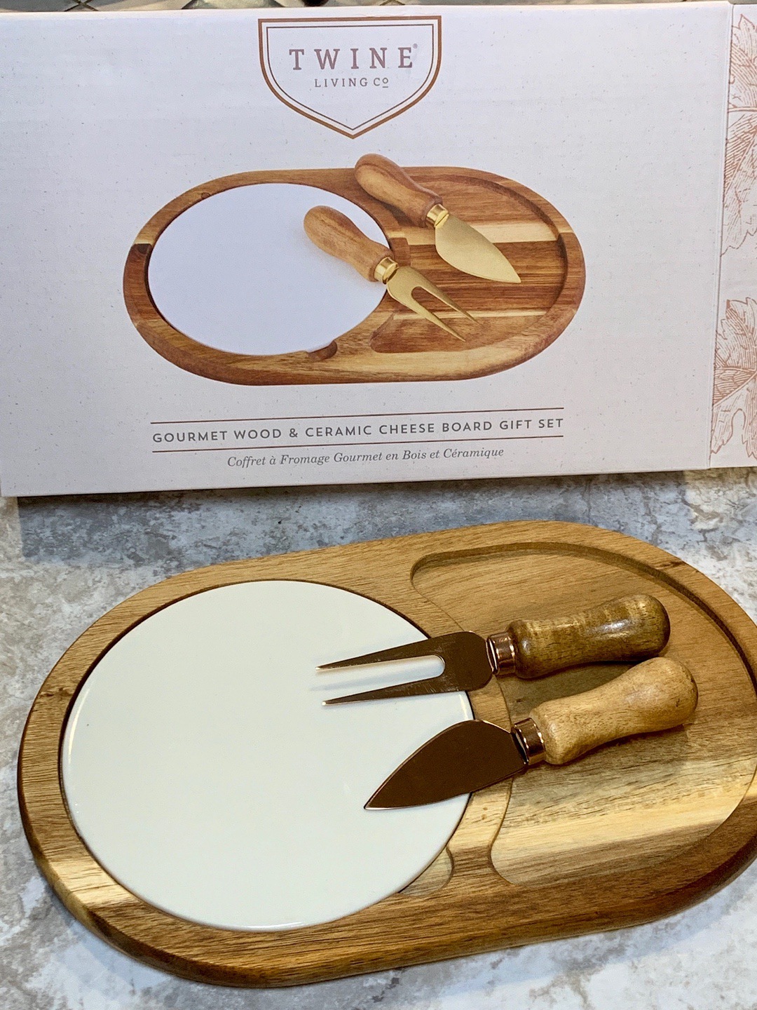 FabFitFun Fall 2019 - Twine Cheese Board with Plate