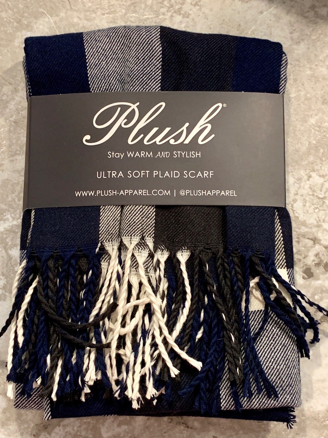 FabFitFun Fall 2019 - Plush Ultra Soft Plaid Scarf