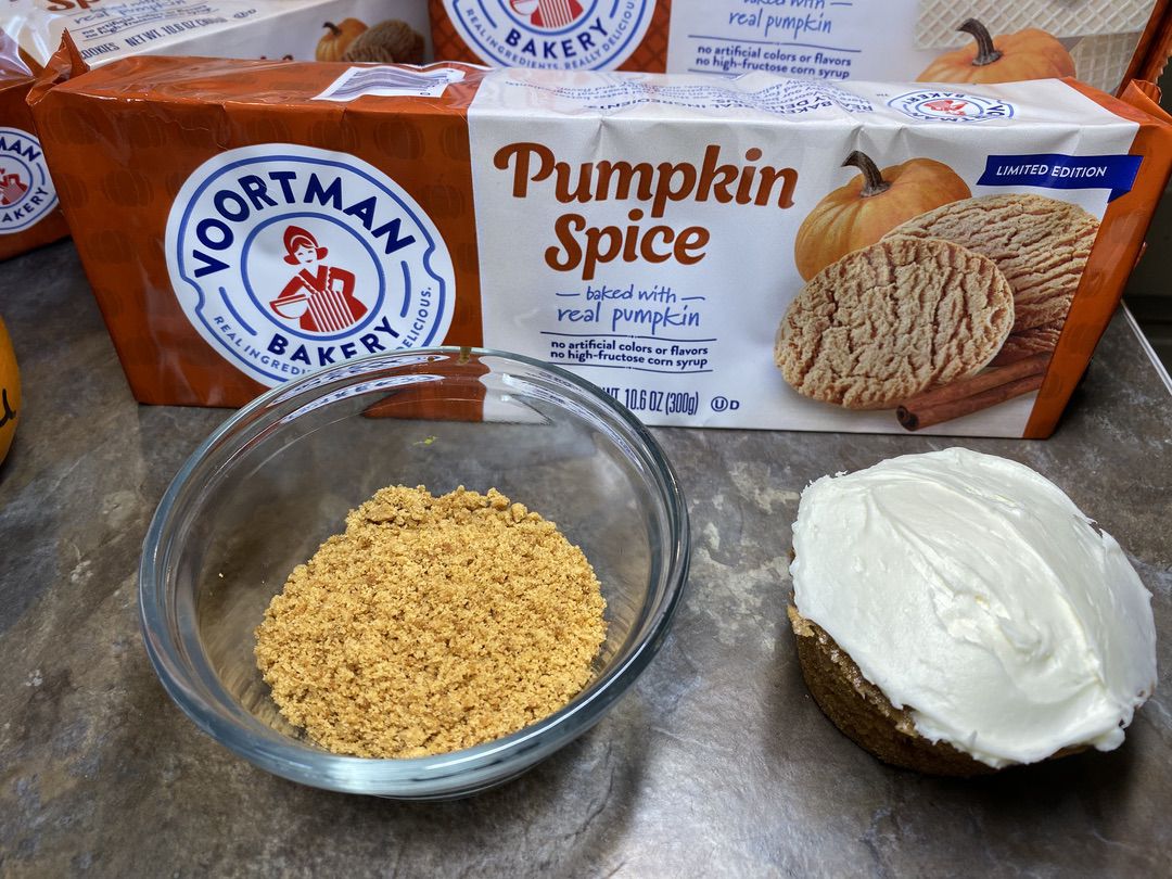 Pumpkin Spice Crumble Cupcakes with Voortman Bakery