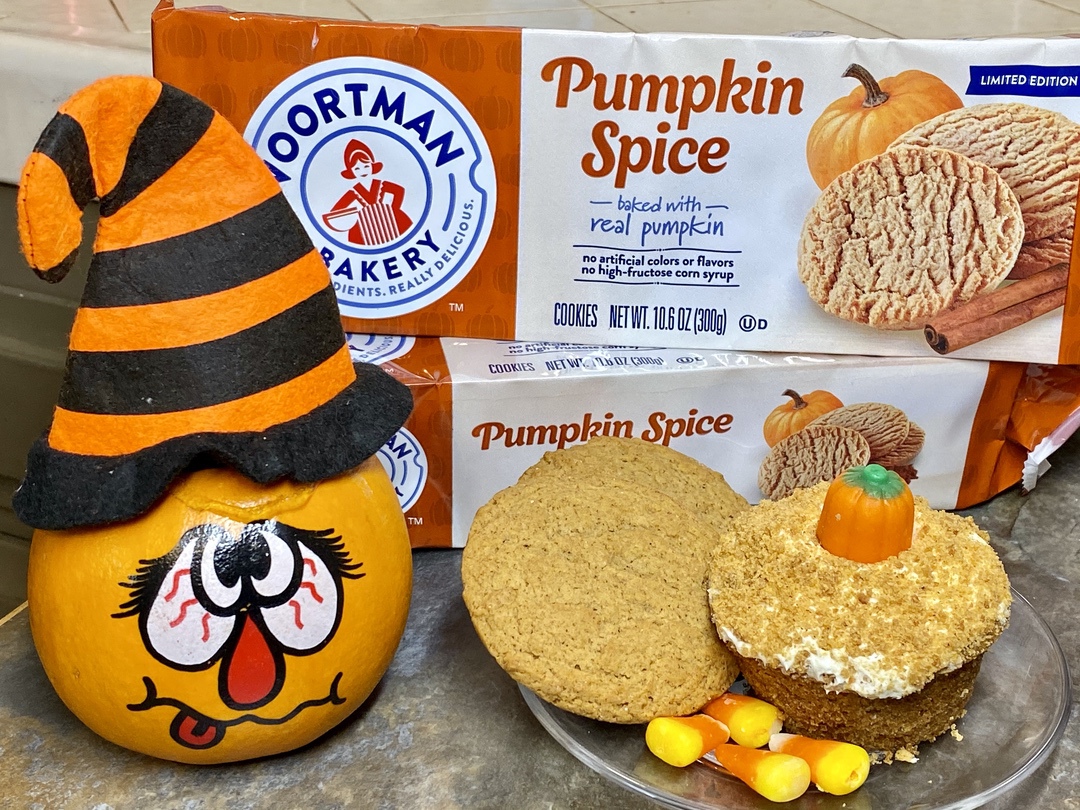 Pumpkin Spice Crumble Cupcakes with Voortman Bakery