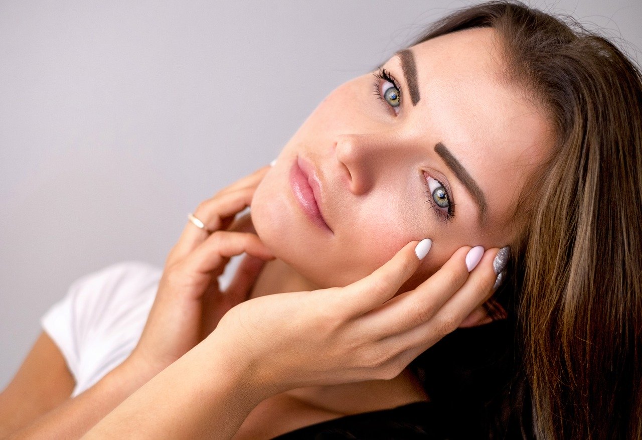 Girl holding face