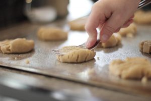 kids baking cookies
