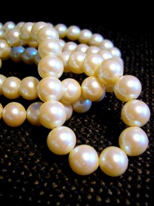 a close up of a pearl necklace